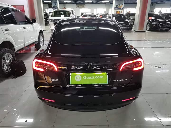 Фото 6 - Tesla Model 3