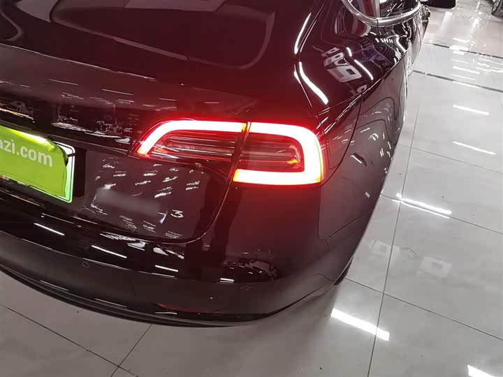 Фото 8 - Tesla Model 3