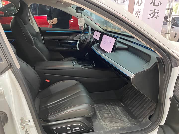 Фото 8 - XPeng P7