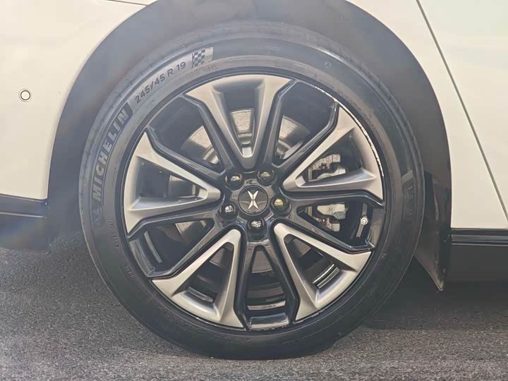 Фото 9 - XPeng P7