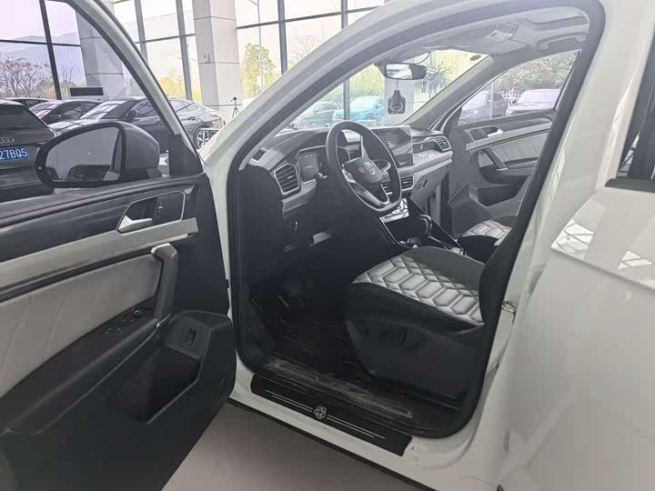 Фото 9 - Volkswagen Tayron