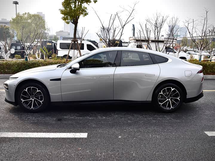 Фото 2 - XPeng P7