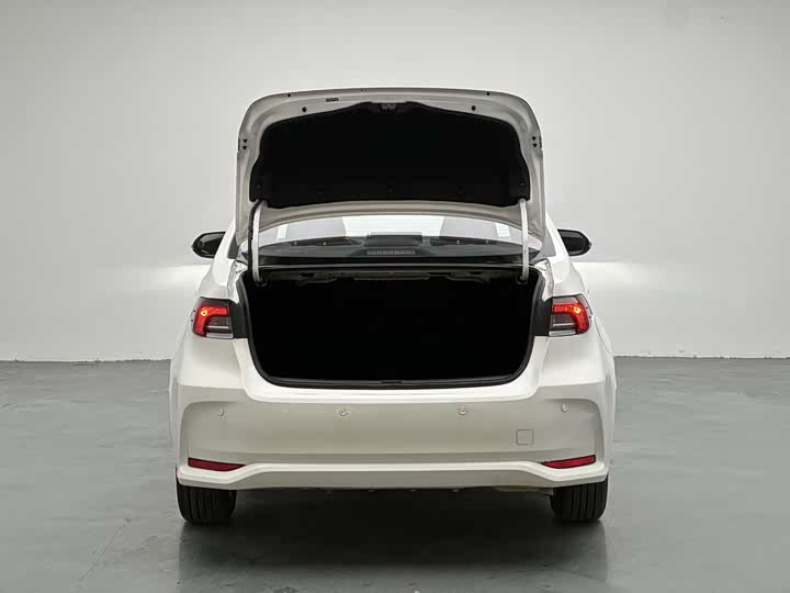 Фото 8 - Toyota Corolla