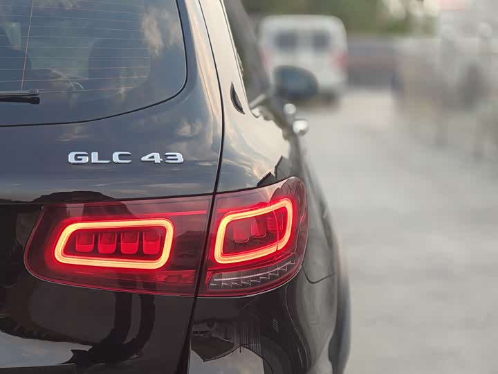 Фото 9 - Mercedes-Benz GLC-Class AMG