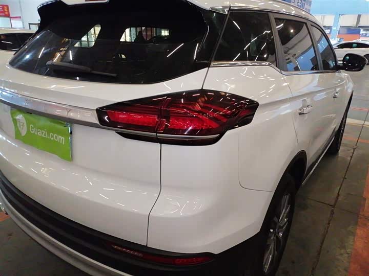 Фото 8 - Geely Atlas