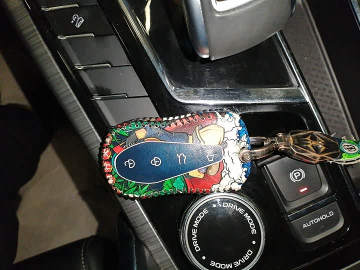 Фото 9 - Geely Atlas