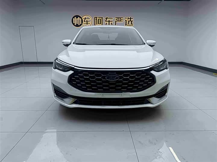 Фото 2 - Ford Escort