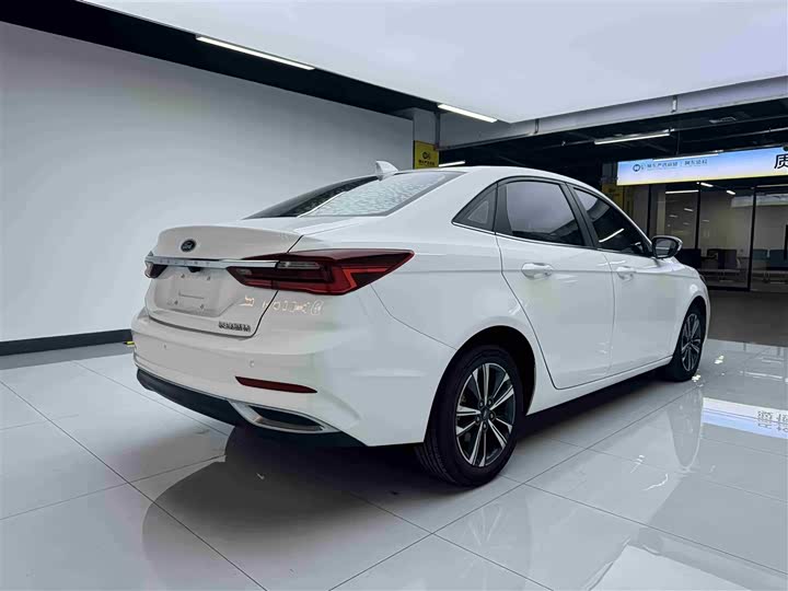 Фото 4 - Ford Escort