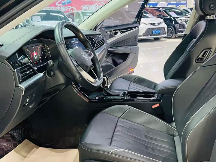 Фото 7 - Volkswagen Passat