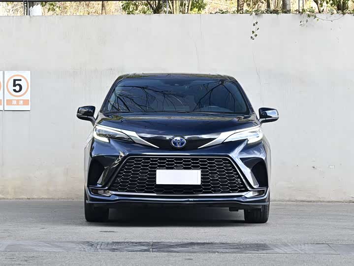 Фото 2 - Toyota Granvia