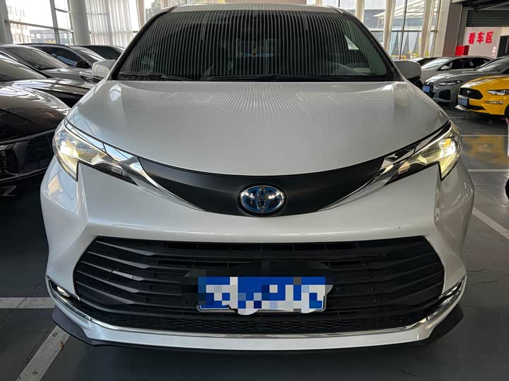 Фото 2 - Toyota Sienna