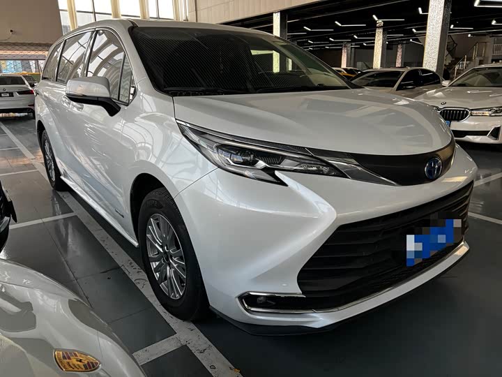 Фото 3 - Toyota Sienna