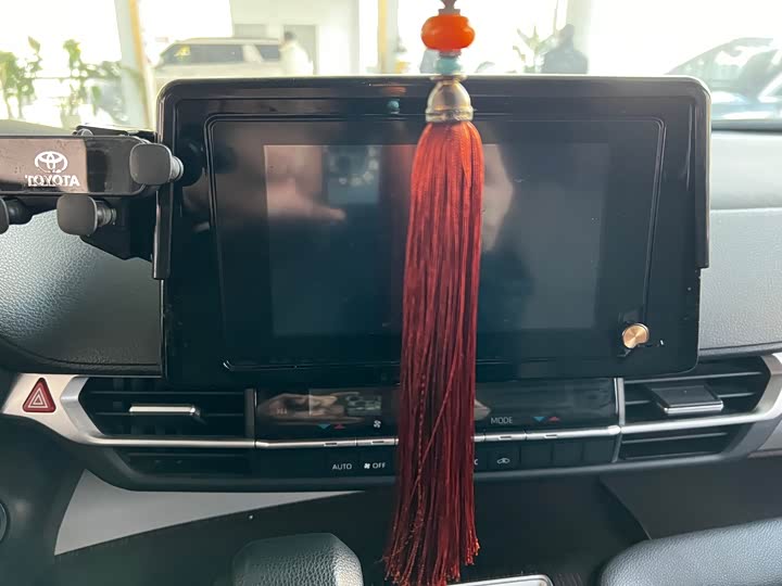 Фото 7 - Toyota Sienna