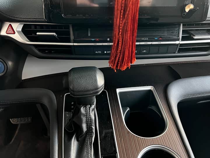 Фото 8 - Toyota Sienna