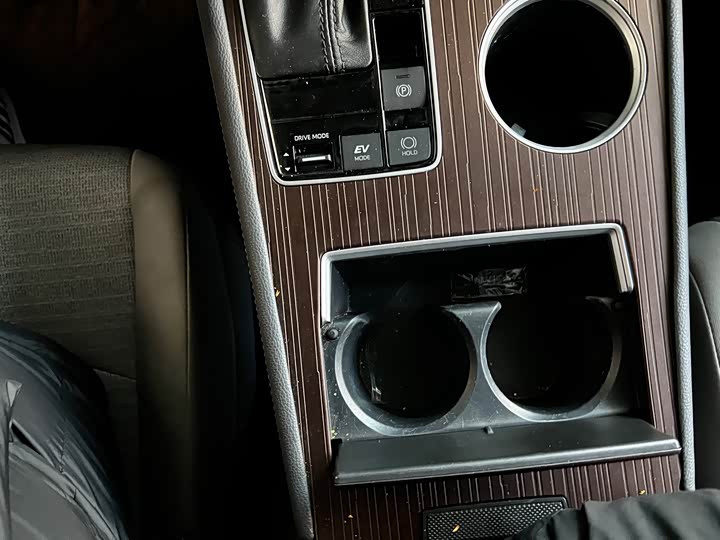 Фото 9 - Toyota Sienna