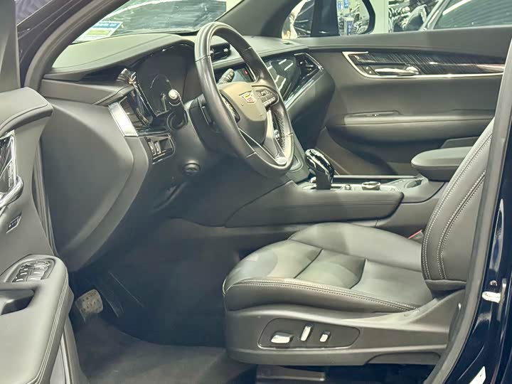 Фото 4 - Cadillac XT6
