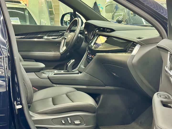 Фото 8 - Cadillac XT6