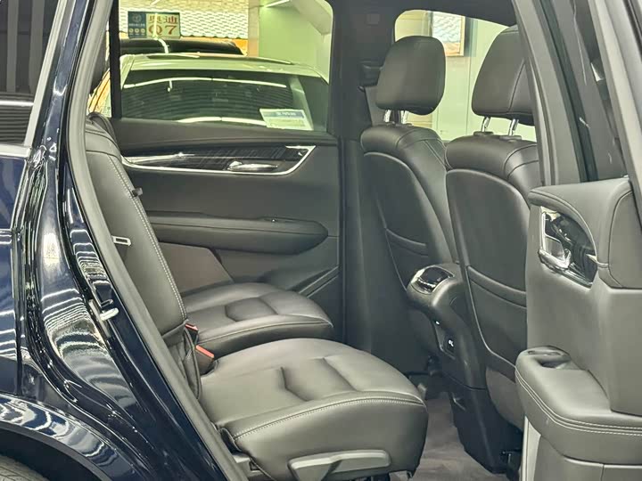 Фото 9 - Cadillac XT6