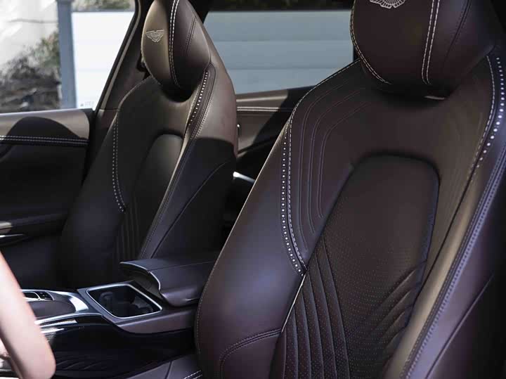 Фото 8 - Aston Martin DBX