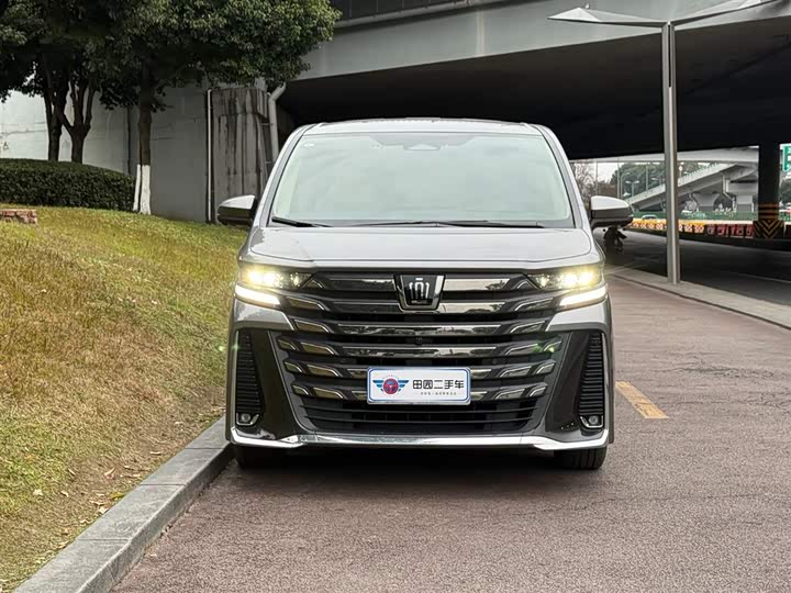 Фото 2 - Toyota Vellfire