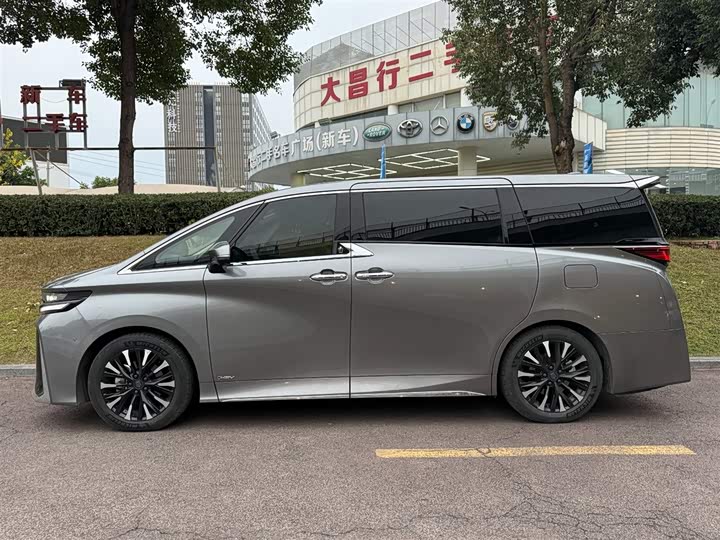 Фото 3 - Toyota Vellfire