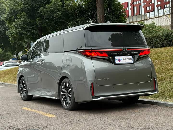 Фото 4 - Toyota Vellfire