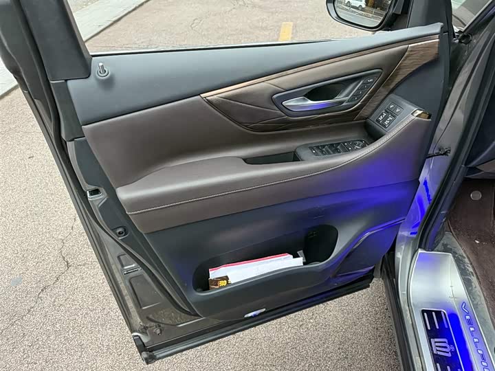 Фото 6 - Toyota Vellfire