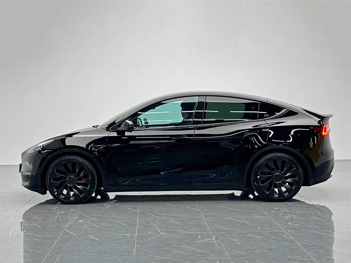 Фото 3 - Tesla Model Y