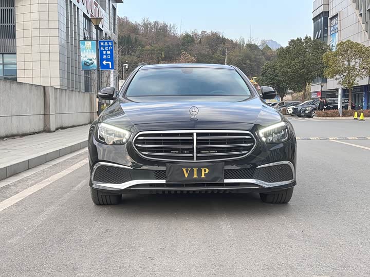 Фото 1 - Mercedes-Benz E-Class