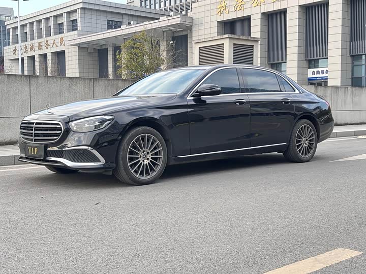 Фото 2 - Mercedes-Benz E-Class