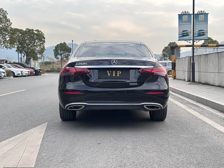 Фото 3 - Mercedes-Benz E-Class