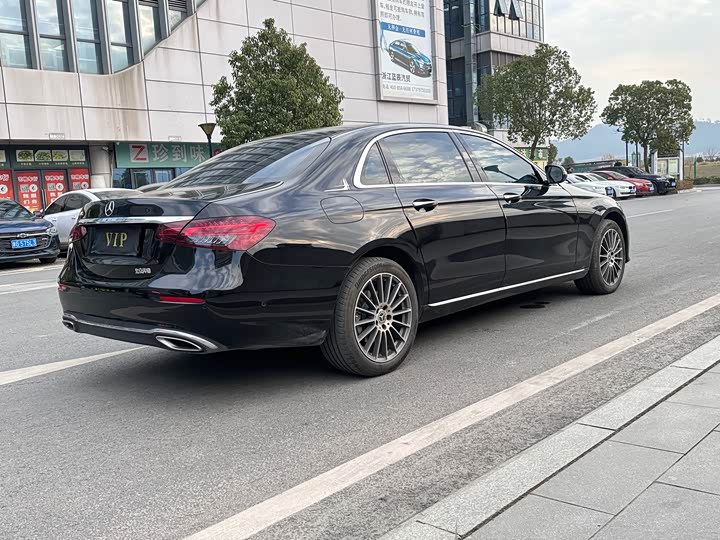 Фото 4 - Mercedes-Benz E-Class