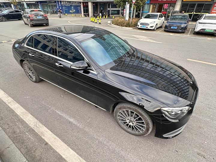 Фото 5 - Mercedes-Benz E-Class