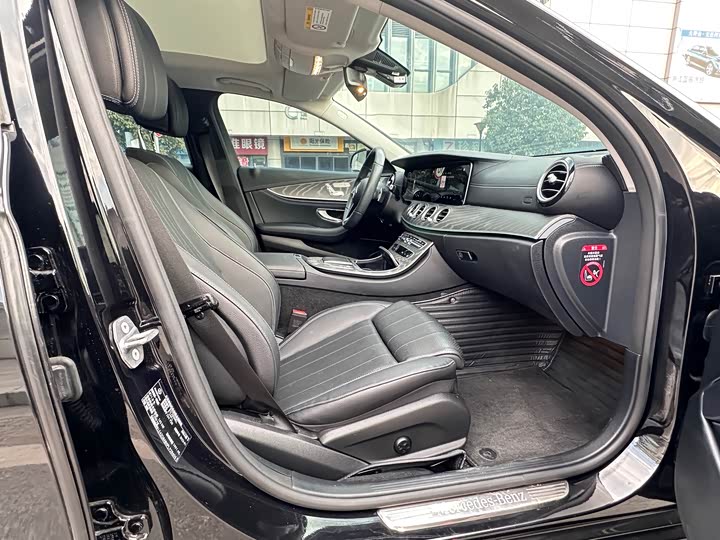 Фото 6 - Mercedes-Benz E-Class