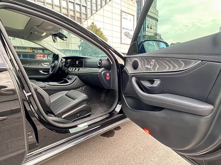 Фото 7 - Mercedes-Benz E-Class