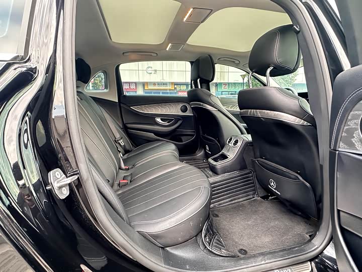 Фото 8 - Mercedes-Benz E-Class