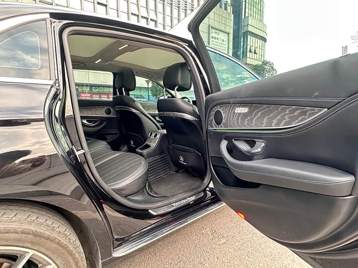 Фото 9 - Mercedes-Benz E-Class