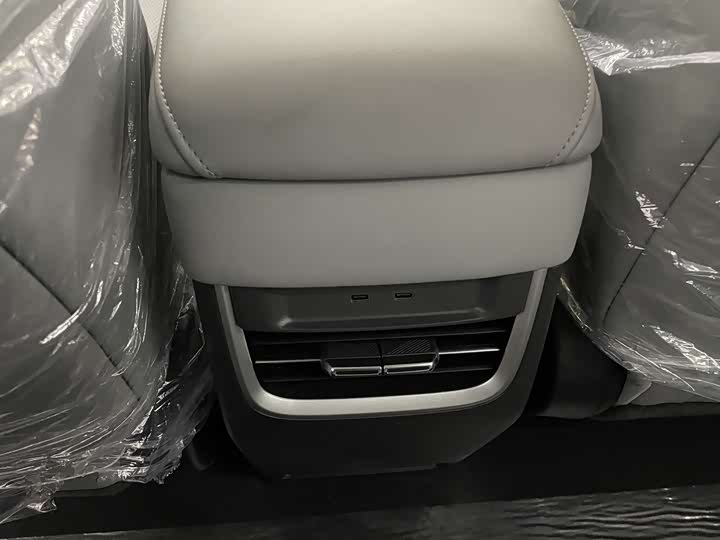 Фото 9 - XPeng Mona M03