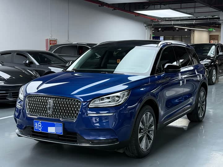 Фото 1 - Lincoln Corsair