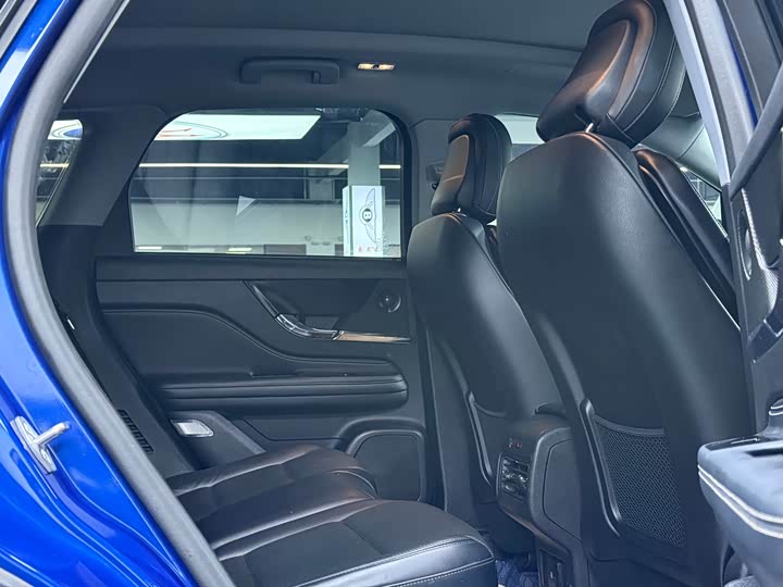 Фото 8 - Lincoln Corsair