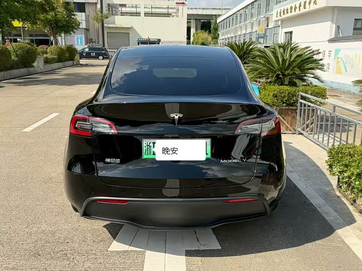 Фото 8 - Tesla Model Y