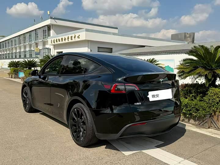 Фото 9 - Tesla Model Y