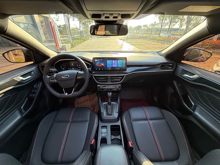 Фото 5 - Ford Focus