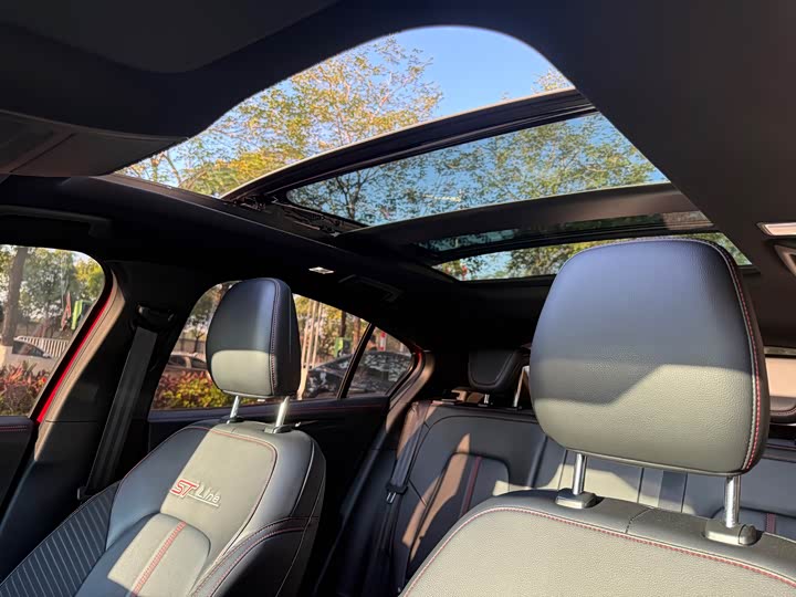 Фото 7 - Ford Focus