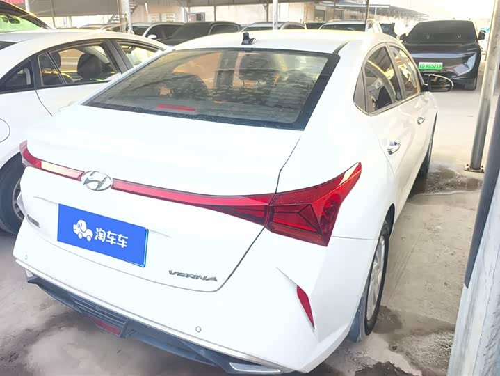 Фото 3 - Hyundai Verna