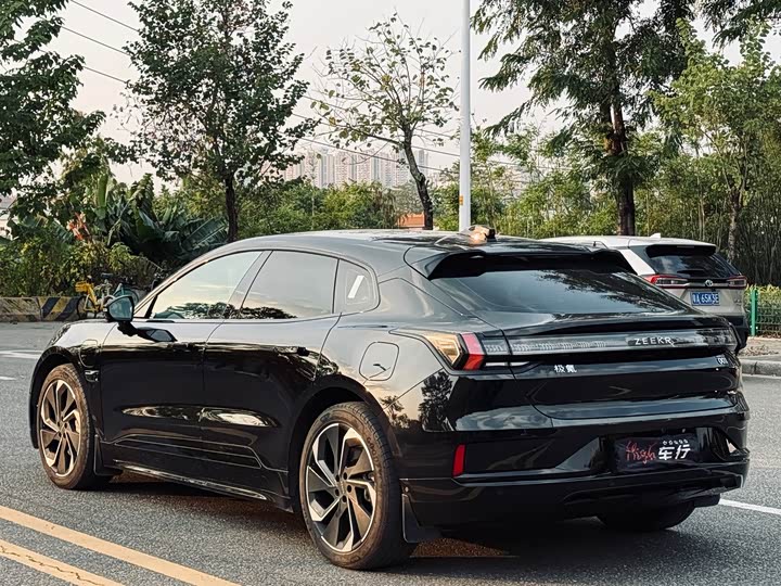 Фото 4 - Zeekr 001