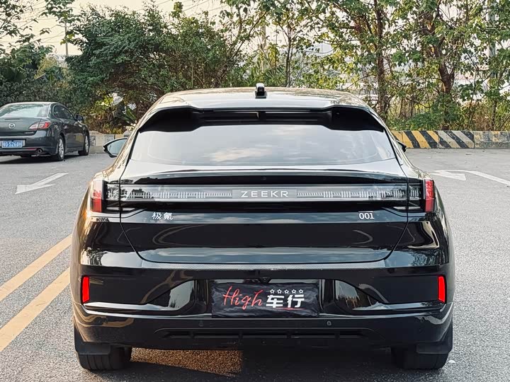 Фото 5 - Zeekr 001