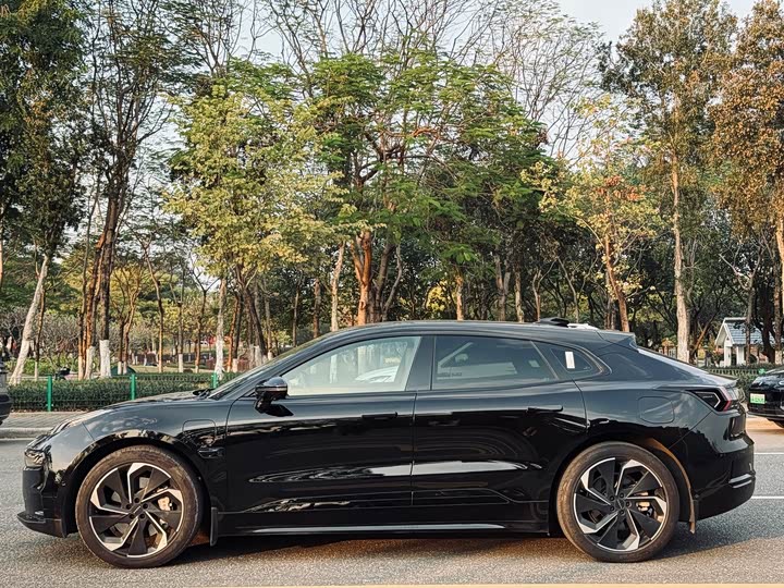 Фото 7 - Zeekr 001