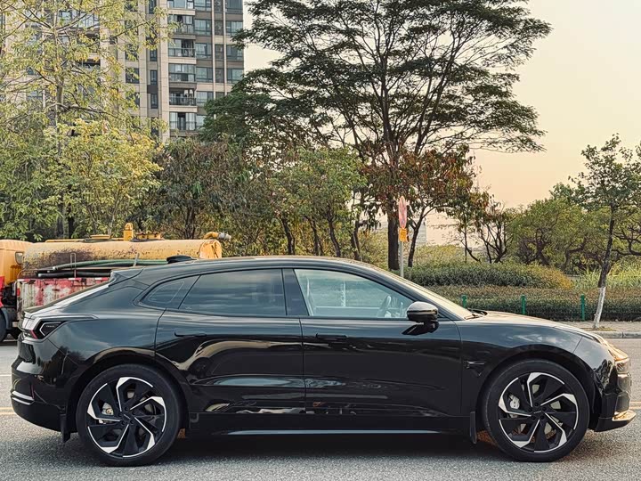 Фото 8 - Zeekr 001