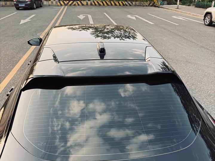 Фото 9 - Zeekr 001